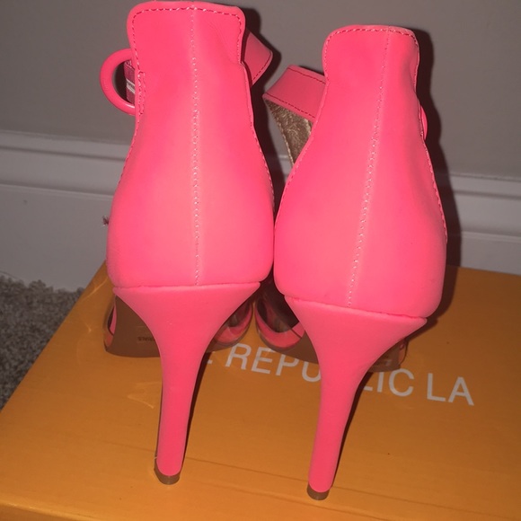 NEON CORAL ...CLEAR THE WAY CAP TOE HEEL - Picture 3 of 3